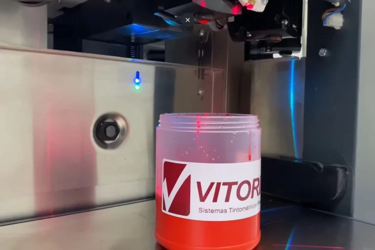 Máquinas dosadoras no sistema tintométrico: tipos e vantagens